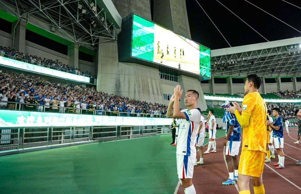 九游体育-清晨突围战来临，上海申花围绕足总杯止住颓势，态度坚定，心理建设被强调